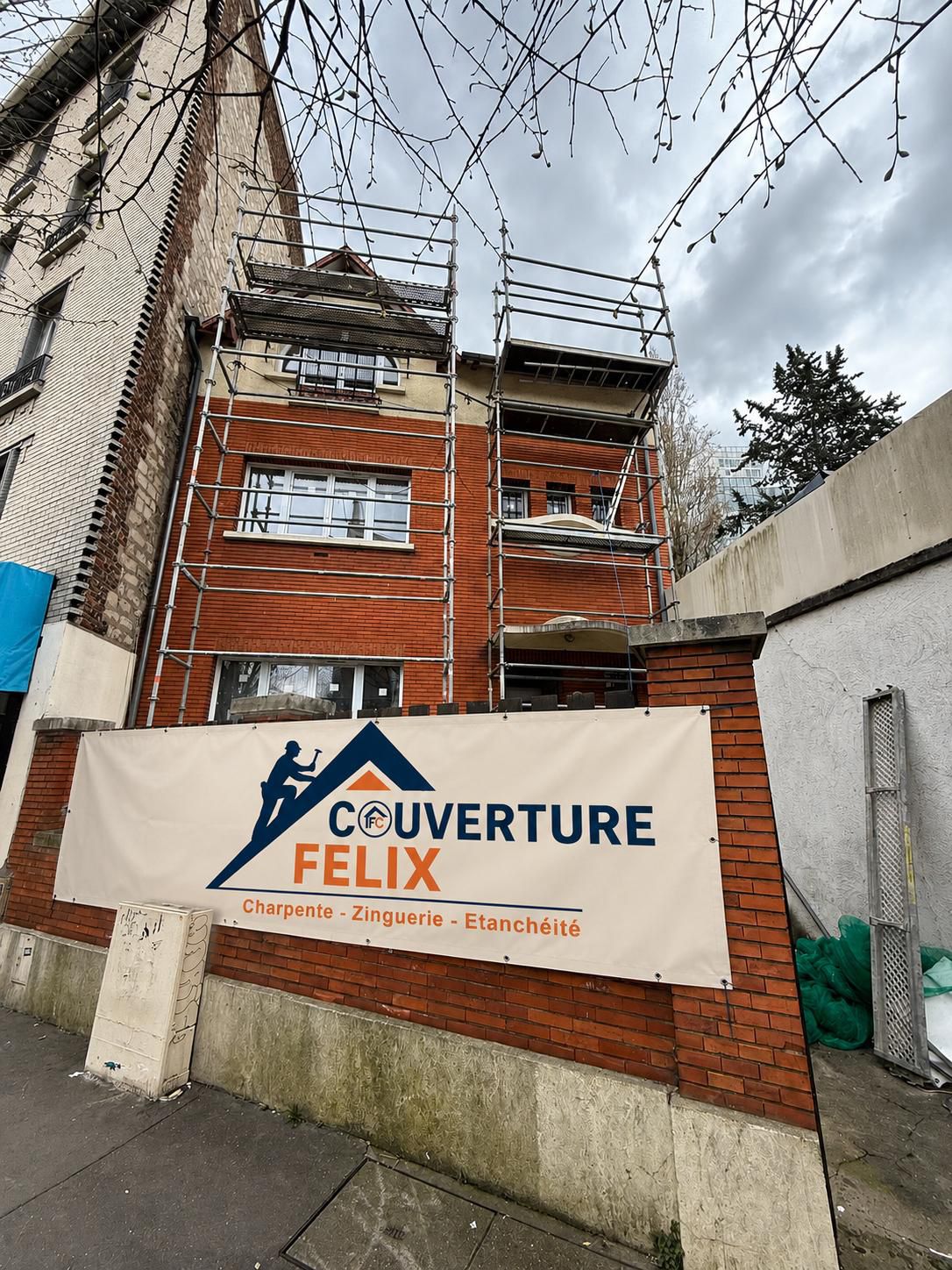 Chantier rénovation immeuble — bâche Couverture Felix — Paris banlieue